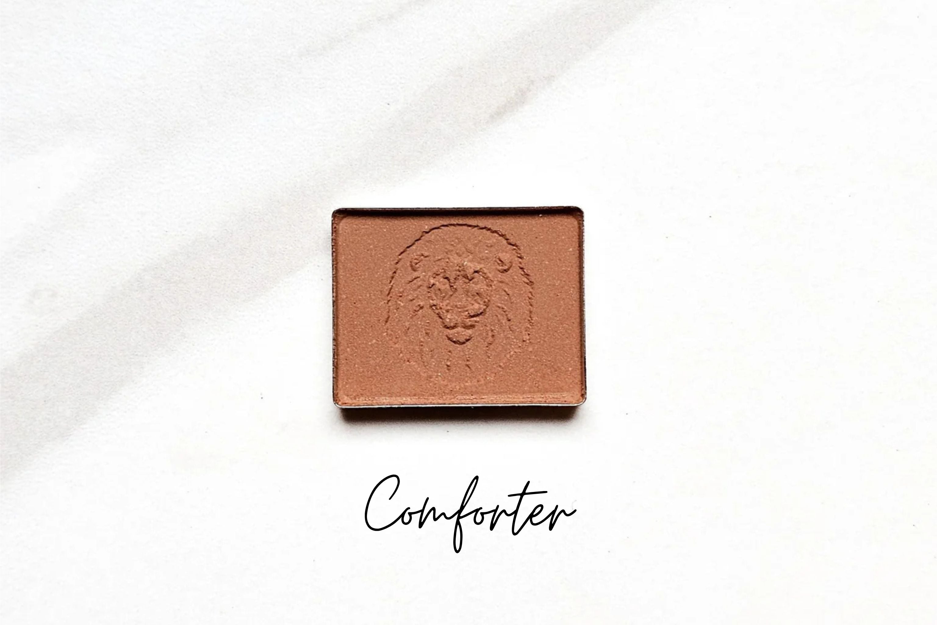 Earth-made organic eyeshadow in Comforter shade