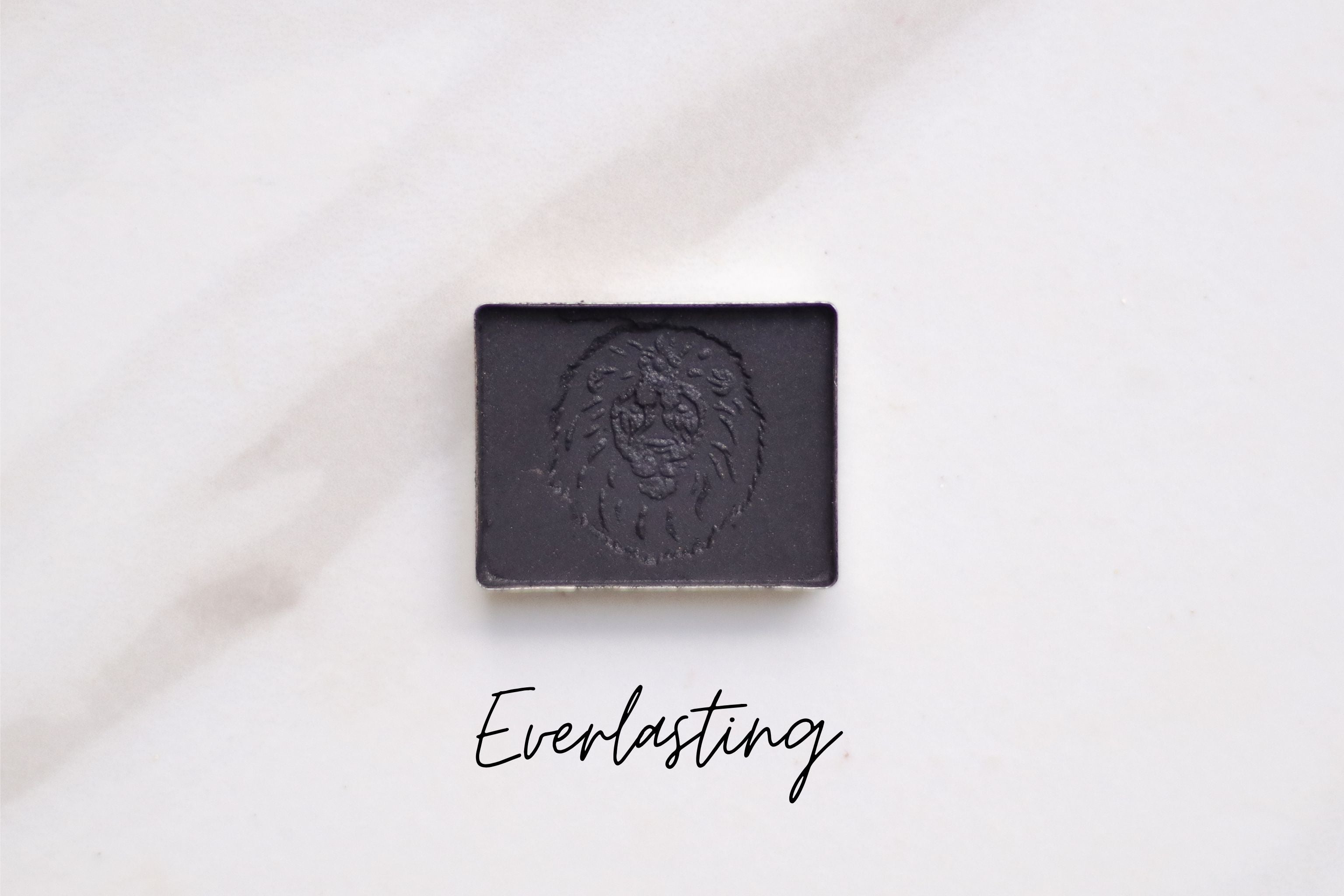 Earth-made organic eyeshadow in Everlasting shade