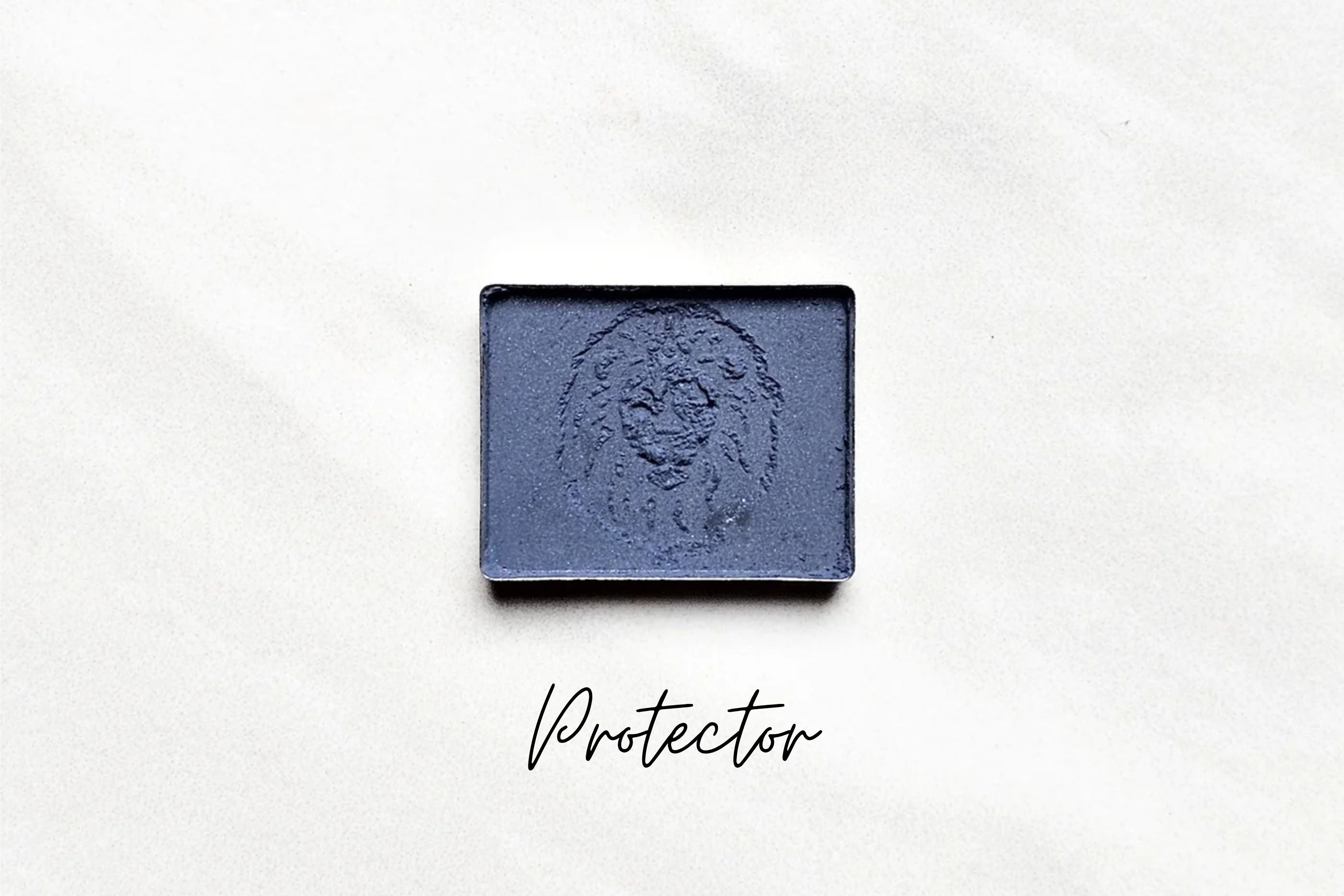 Earth-made organic eyeshadow in Protector shade