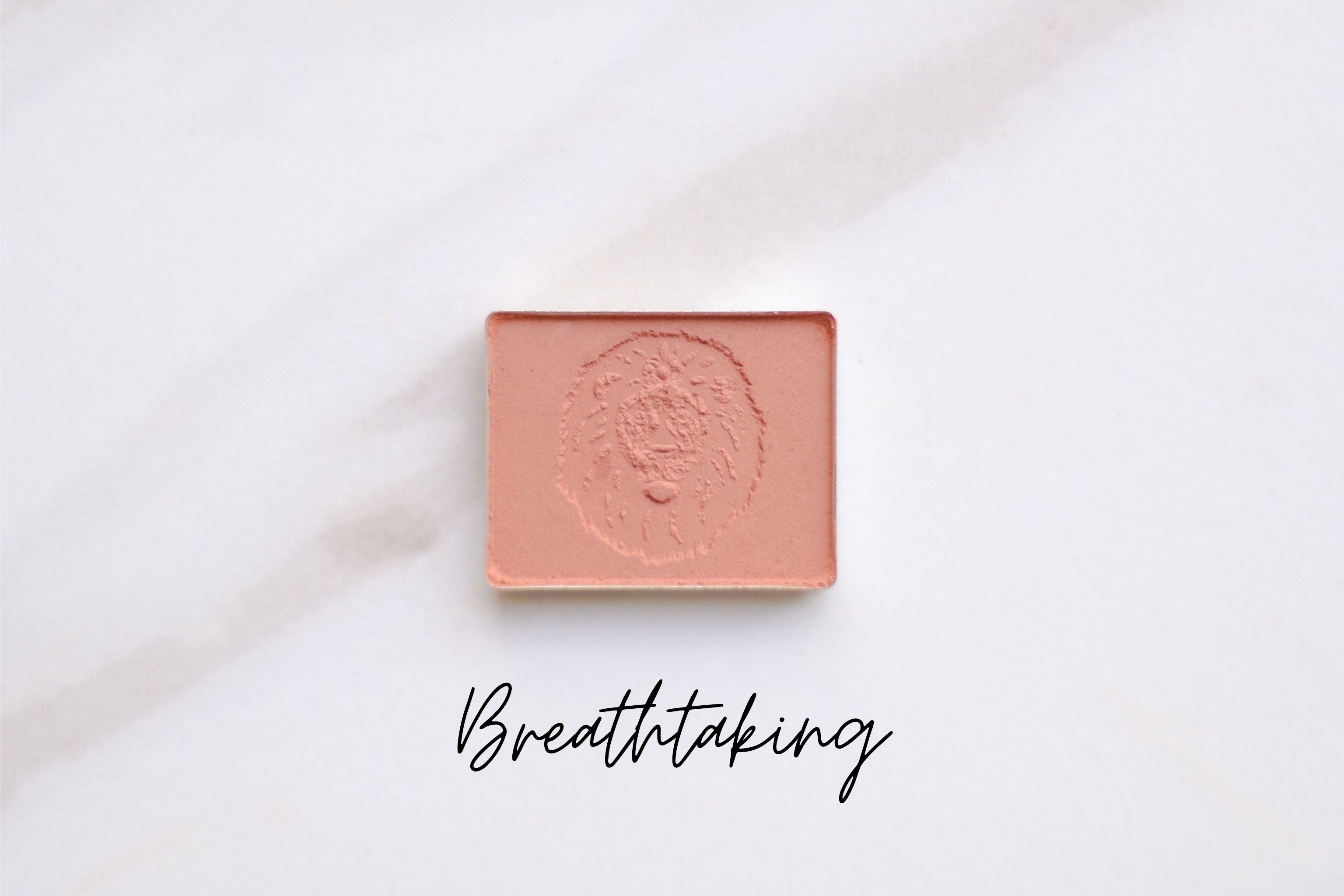 Earth-made organic eyeshadow in Breathtaking shade