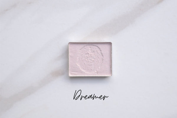 Earth-made organic eyeshadow in Dreamer shade