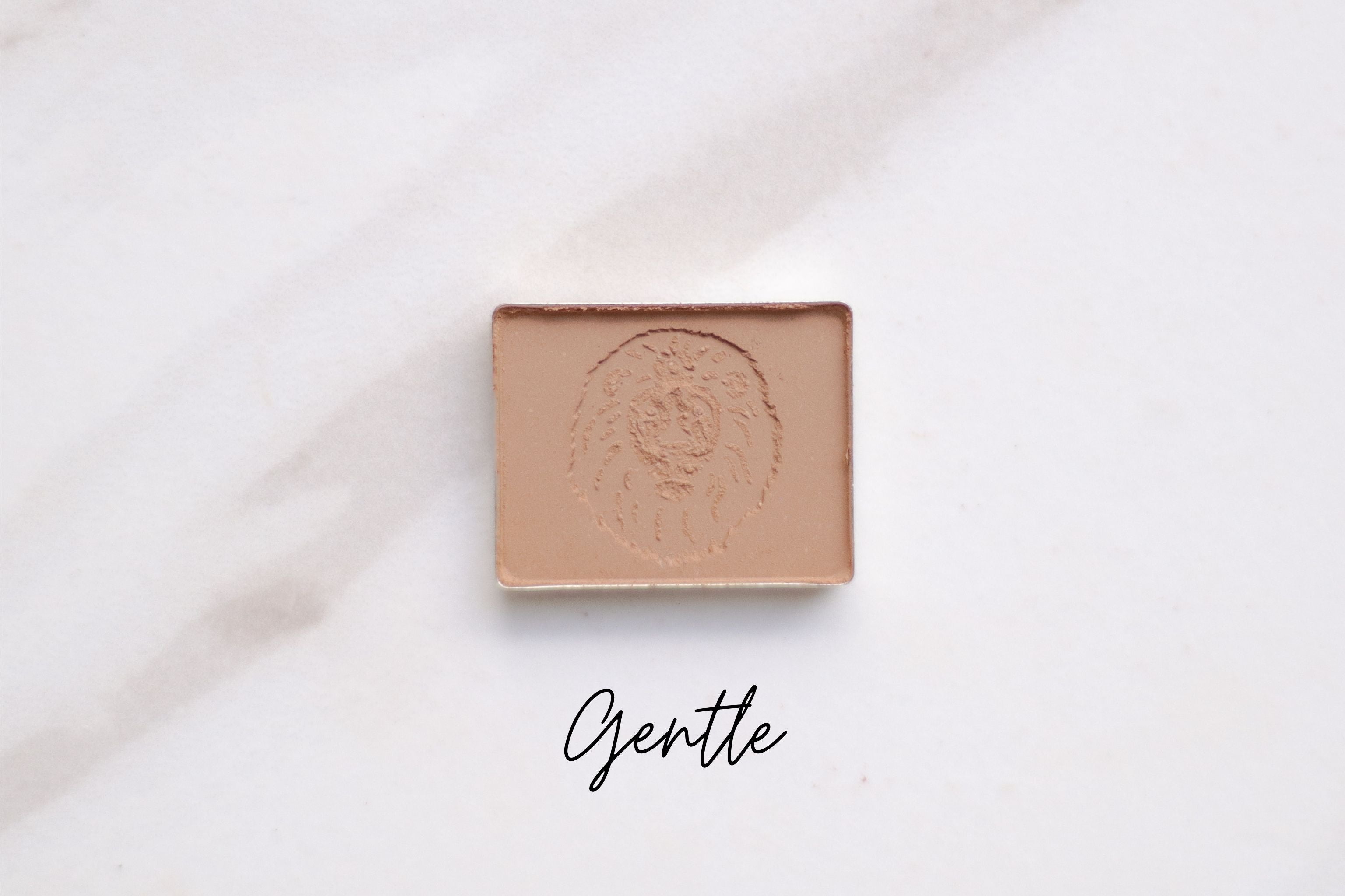 Earth-made organic eyeshadow in Gentle shade