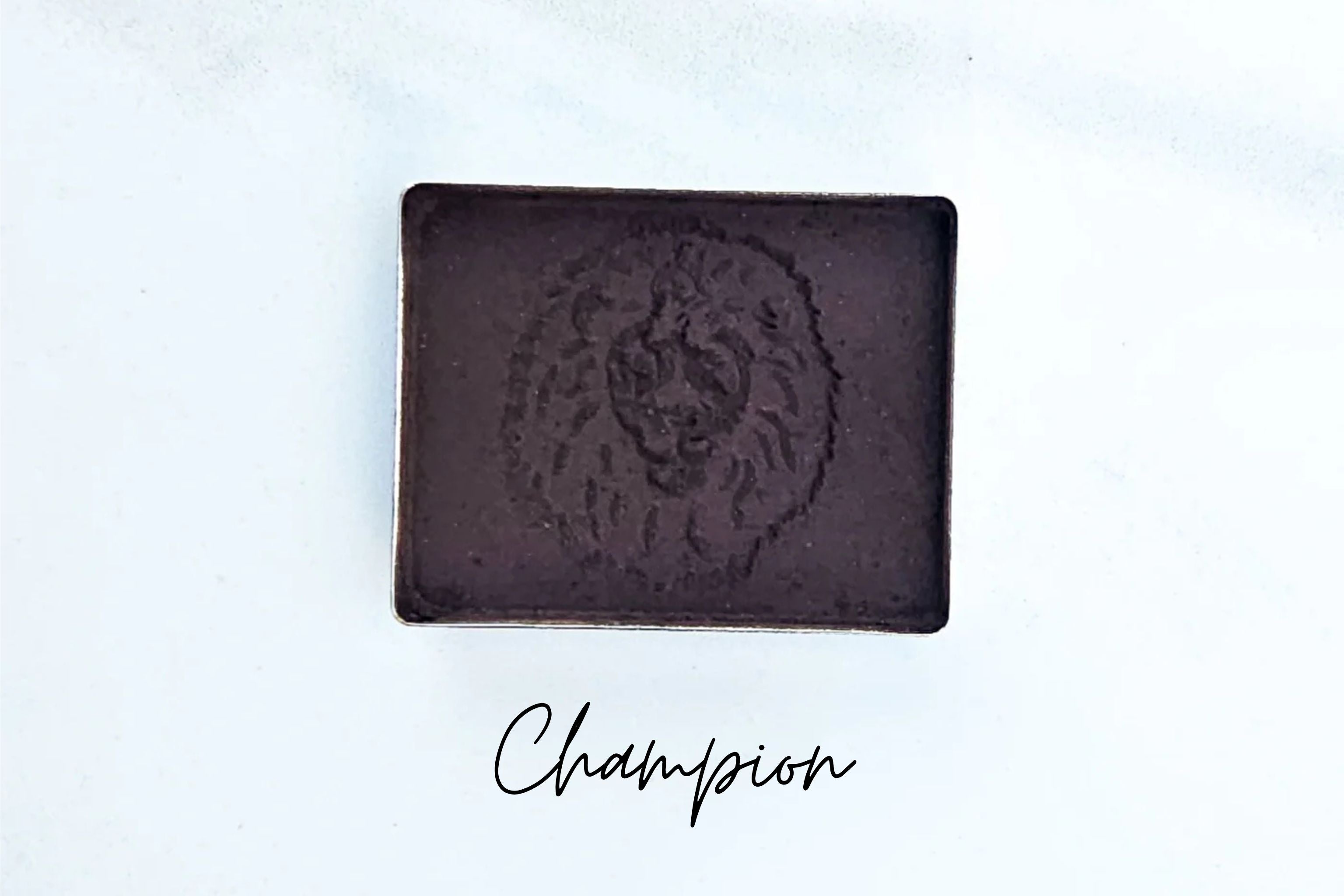 Earth-made organic eyeshadow in Champion shade