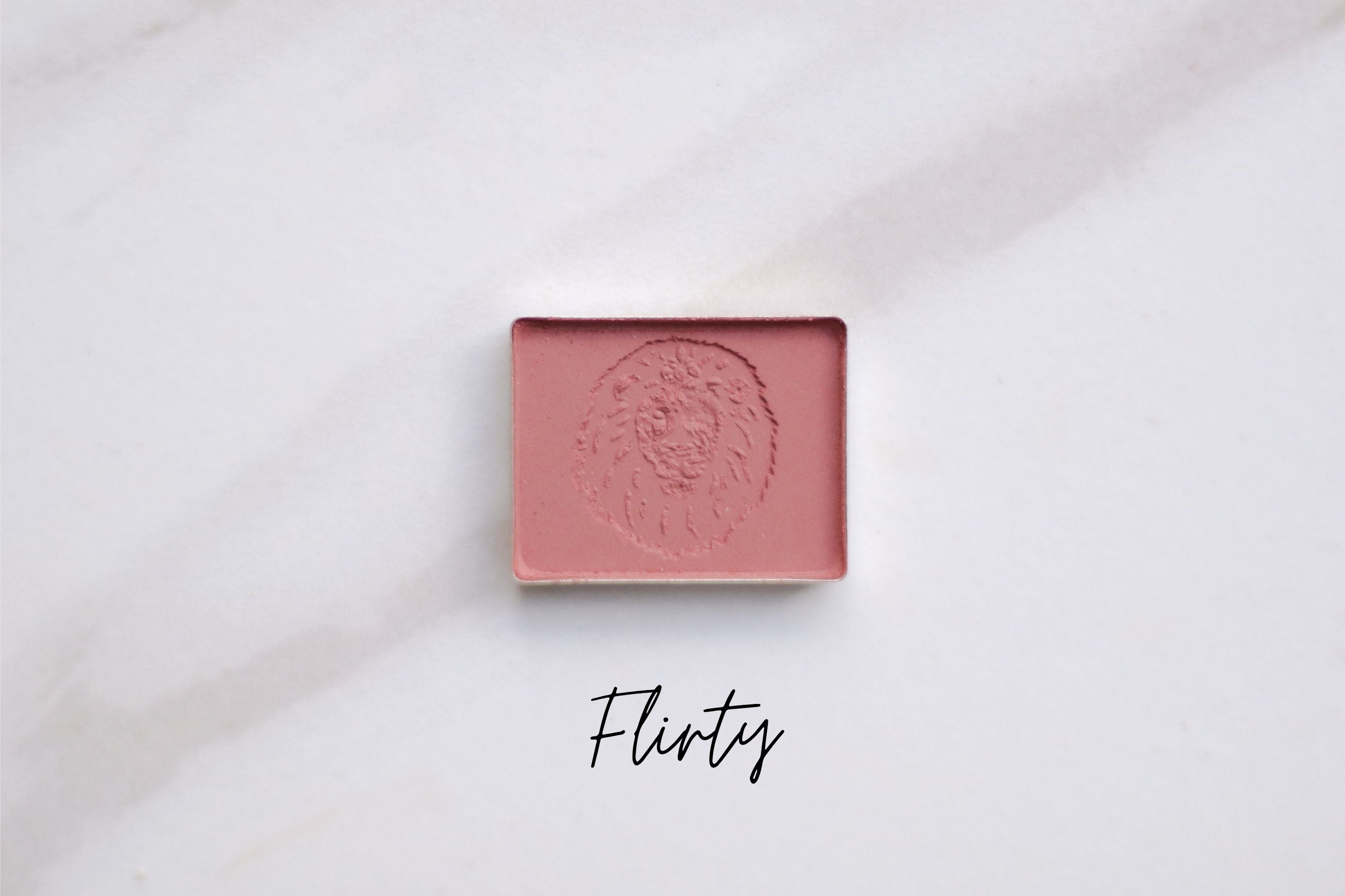 Earth-made organic eyeshadow in Flirty shade