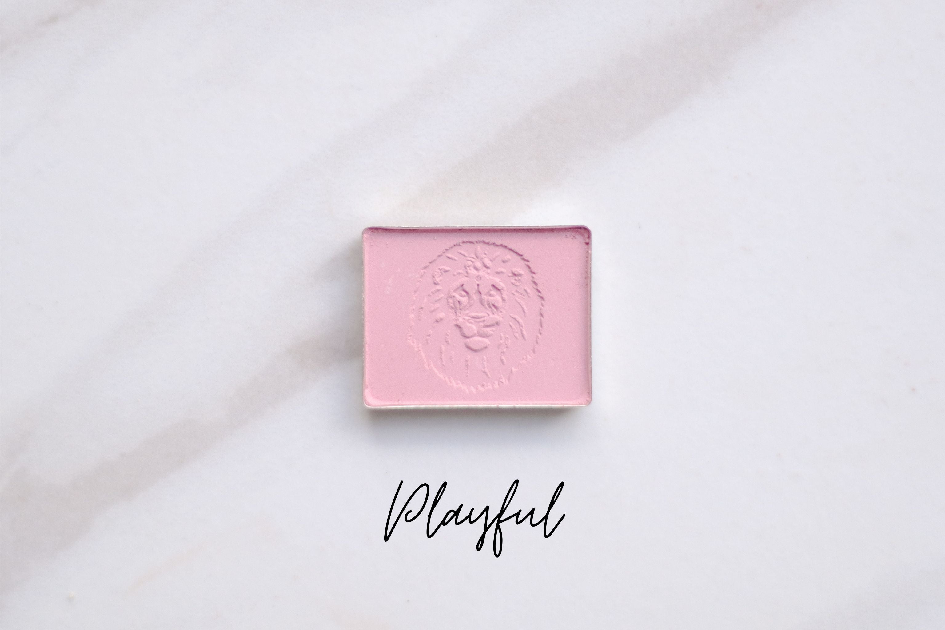 Earth-made organic eyeshadow in Playful shade